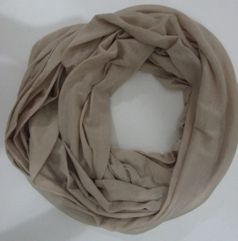 Женский шарф петля FOXMOTHER однотонный трикотажный черного белого серого красного