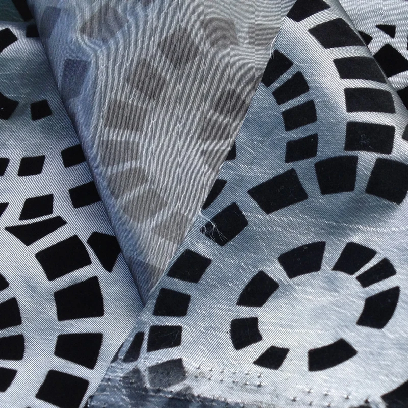 В наличии блестящая серая тафта ниспадающая тонкая ткань для платья