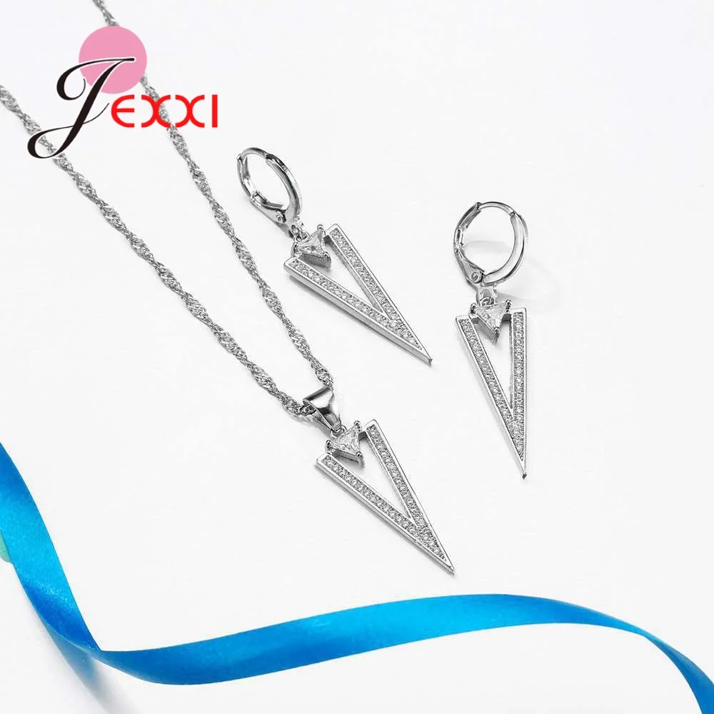 Комплект из колье и серёг серебра 925 пробы с фианитом