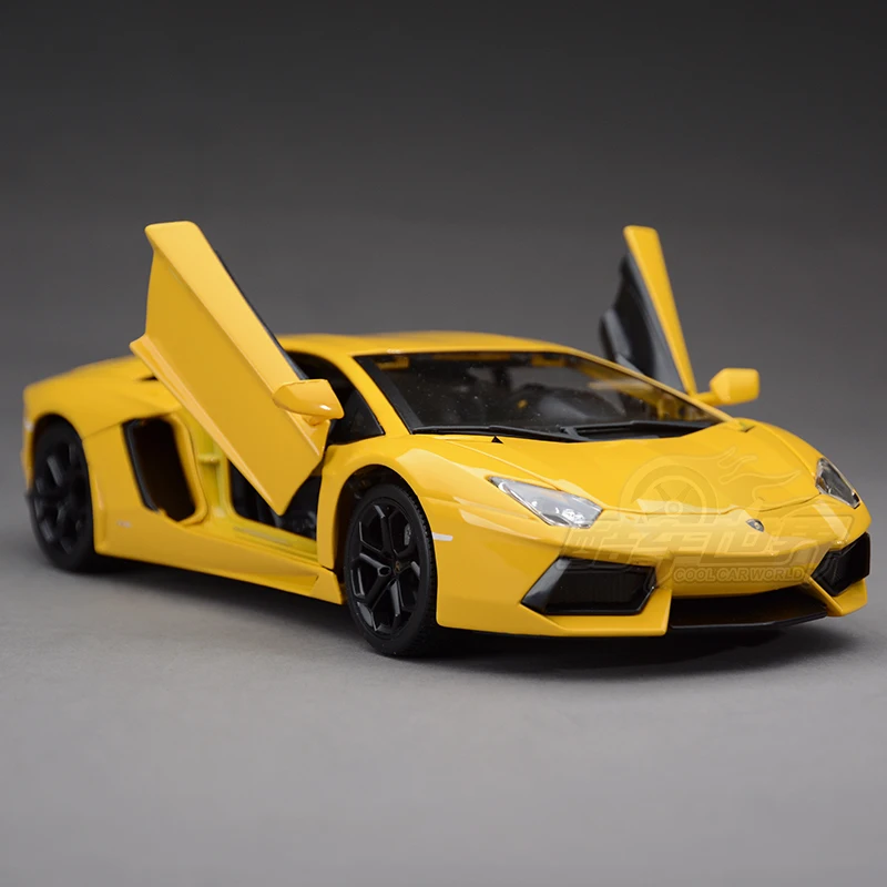 Литой под давлением автомобиль 1:18 коллекционные модели автомобилей домашний