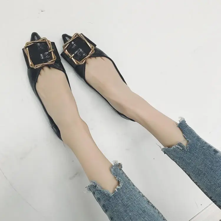 Блестящие туфли на плоской подошве из мягкой кожи цвет красный черный шикарные