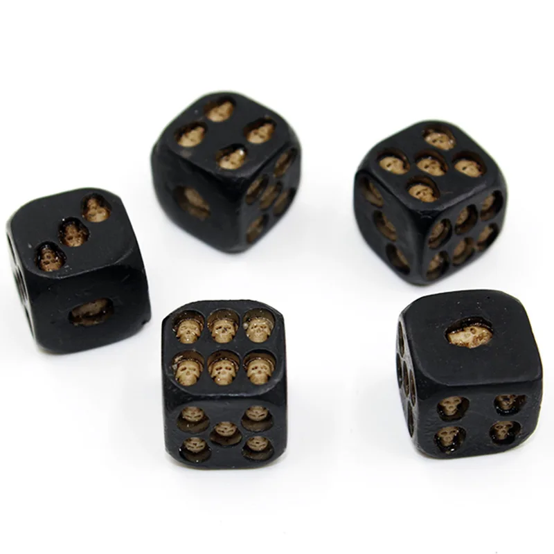 

1 Set of 5 pieces Black Skull Dice Grinning Skull Deluxe Devil Poker Dice Gothic Gambling Dices Death Gaming Dice Halloween Gift