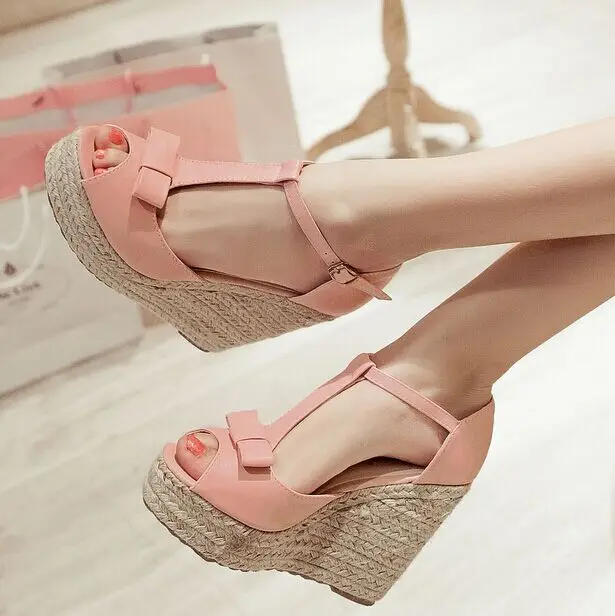 Новые женские сандалии летние на танкетке и высоком каблуке с Т-образным