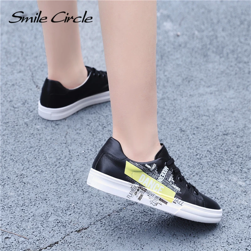 Белые туфли со смайликом женские кроссовки модные на плоской подошве с граффити