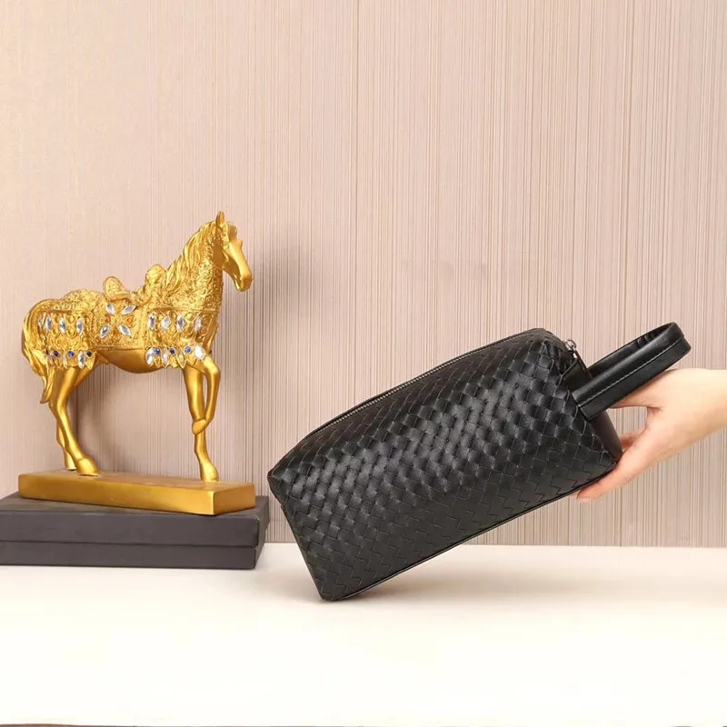 Kaisiludi leather bag make-up knitting lady hands accept hand fashion dinner |