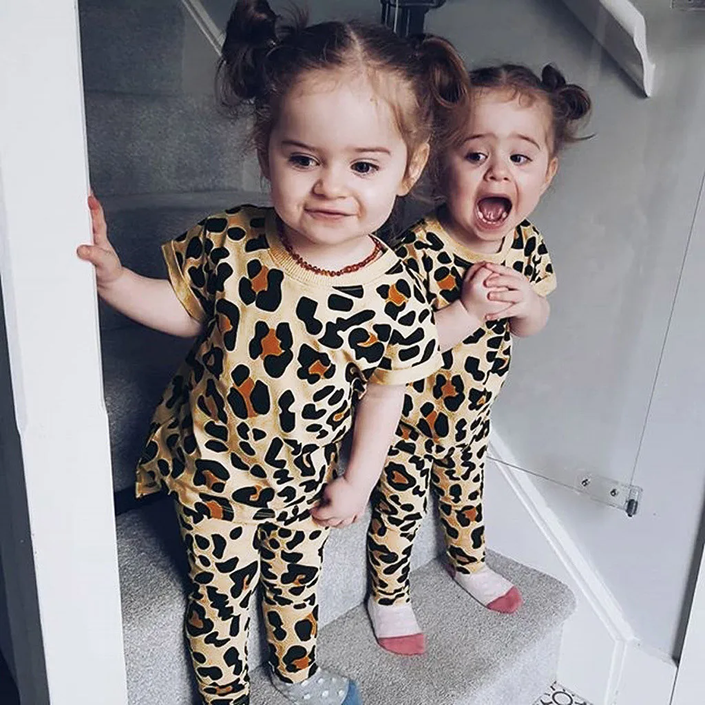 Для маленьких девочек комплект из 2 предметов Комплекты одежды футболка с