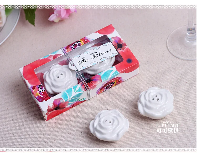 Свадебный подарок и подарки для гостей -- в цвету розы Керамические Солонка