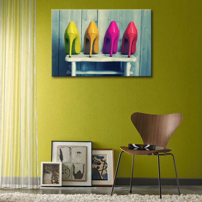 Креативная фотография художественное украшение четыре цвета высокий каблук