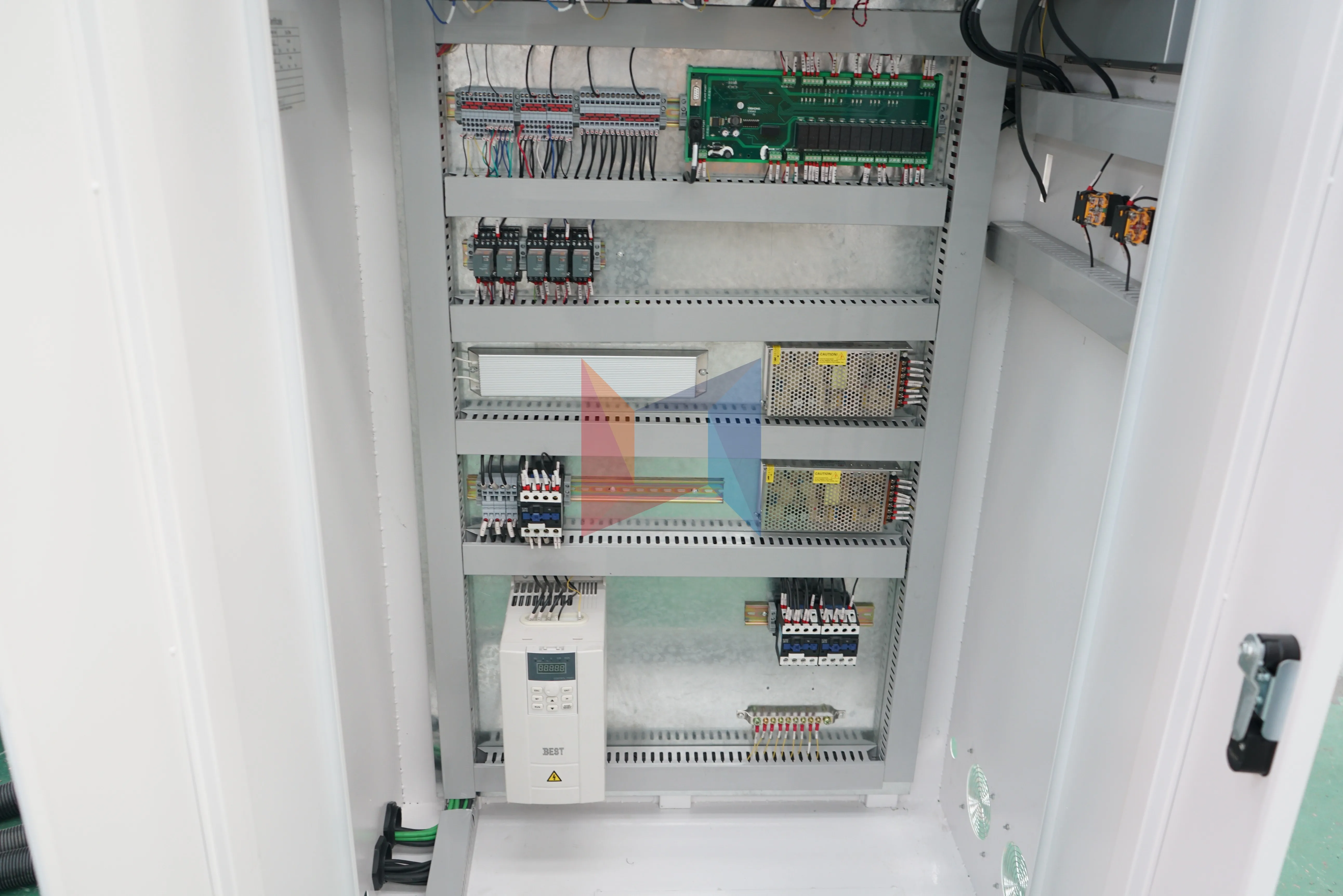 ATC авто инструмент changer 3 оси cnc маршрутизатор 1325 для продажи/1525 машина с Delta мотор |