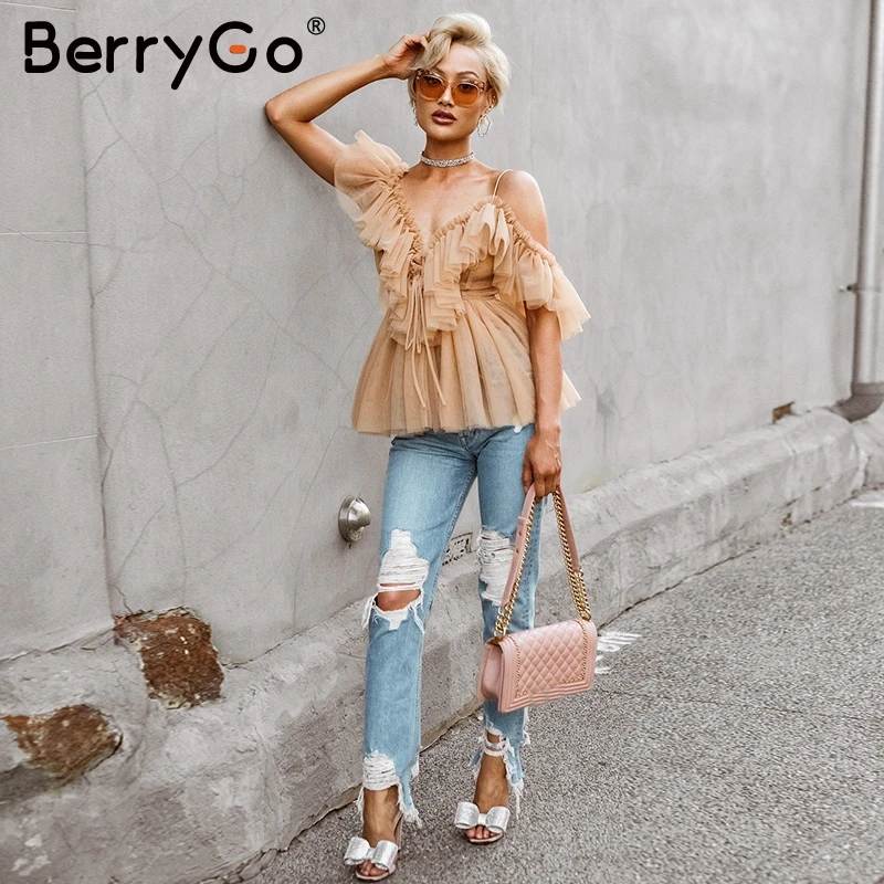 Berrygo сексуальные v-образным вырезом спинки летние блузки-топы женские вне плечо Элегантный Рубашка с оборками Женские винтажные повседневные свободные блузки