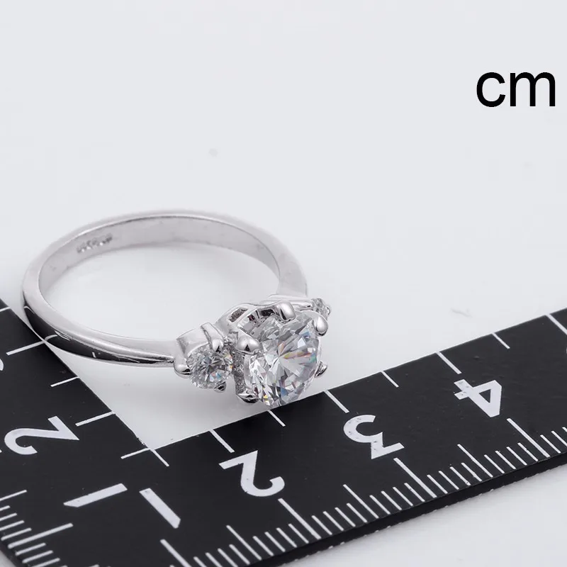 Женские обручальные кольца с тремя круглыми фианитами белого и золотого цвета из