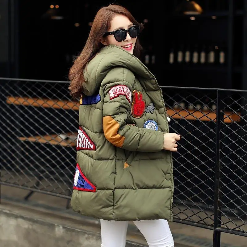 Женская зимняя куртка свободного покроя с принтом в стиле милитари средней