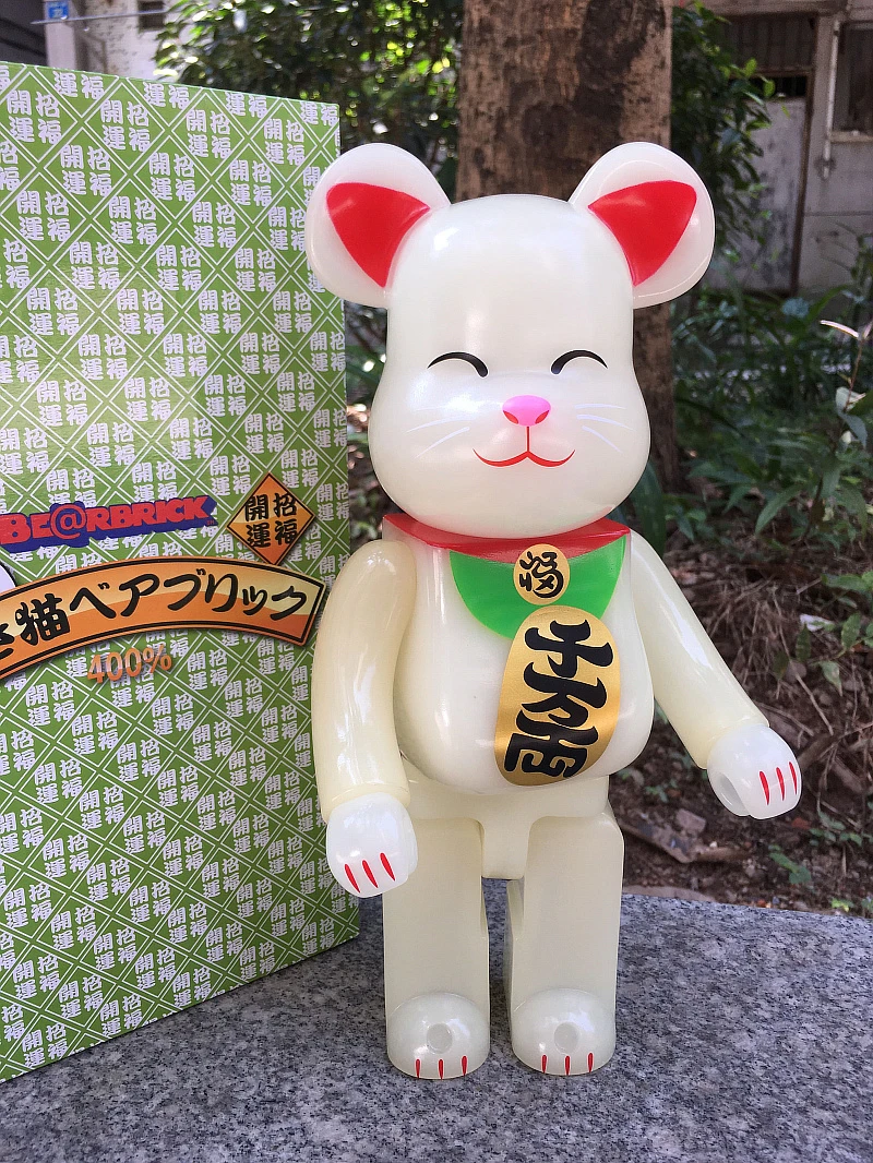 Лидер продаж виниловая кукла Bearbrick 400% 28 см светящаяся фигурка кота удачи из ПВХ