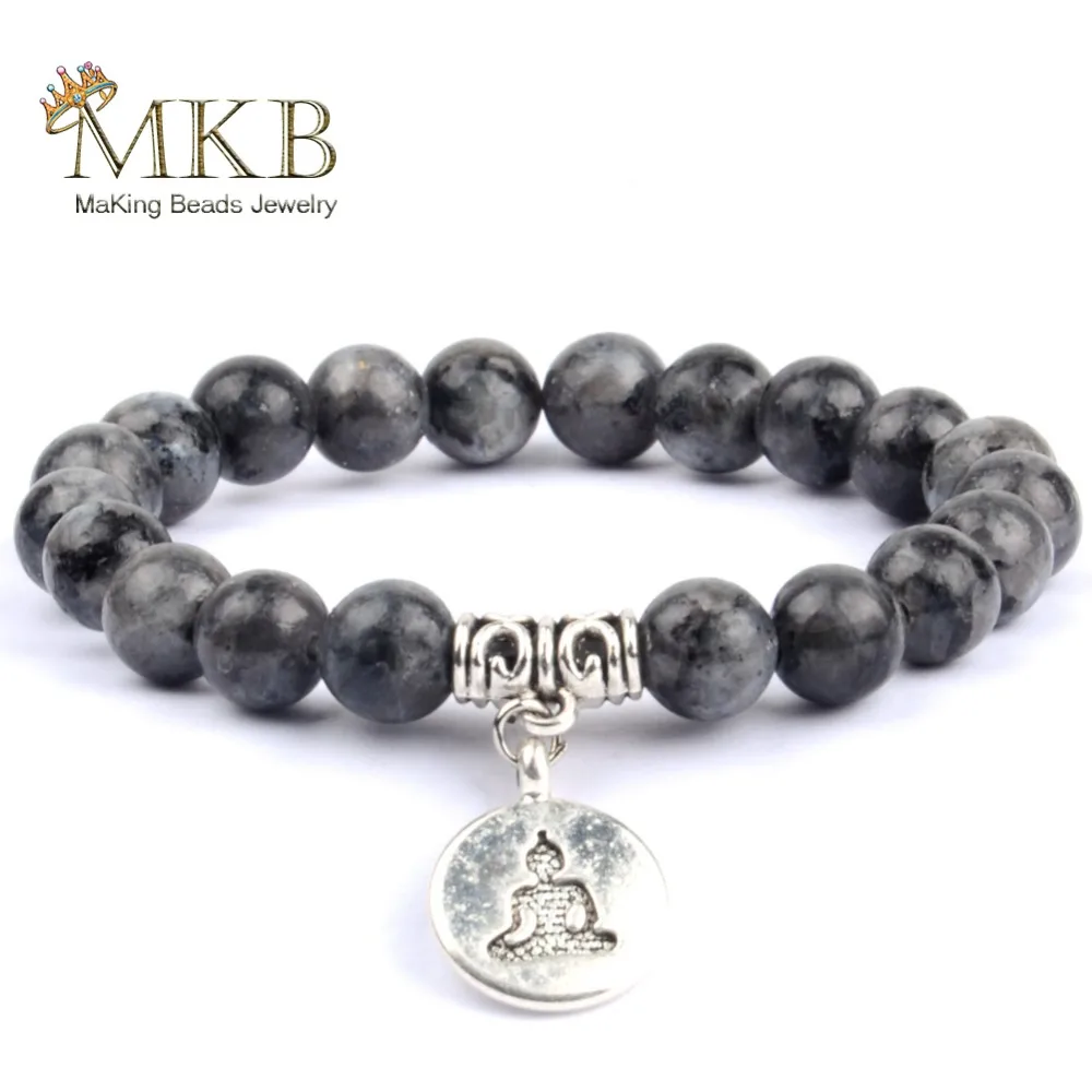 Мужской натуральный камень тигровый глаз украшенный бисером маленький амулет
