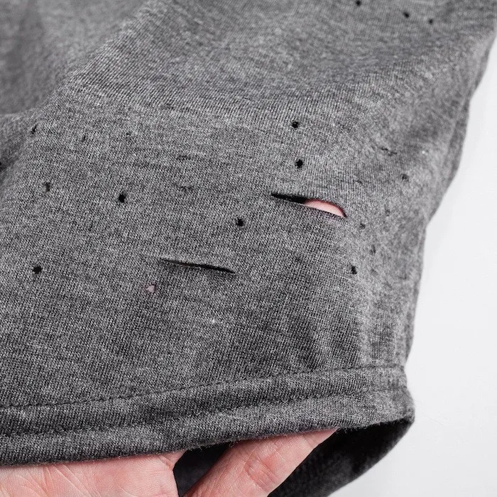 Футболка мужская рваная с круглым вырезом модная тенниска из хлопка крутая майка