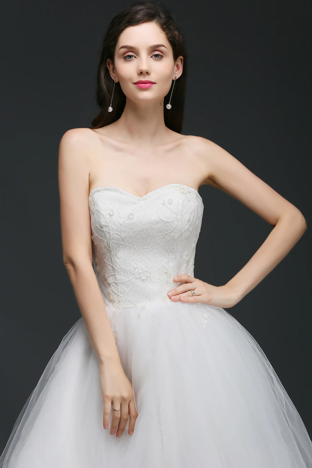 Элегантный Высокий Низкий Свадебное платье из фатина Сексуальная с плеча со
