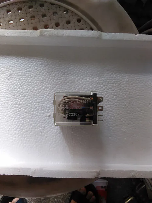

HP4-AC220V реле AC110V 24VDC
