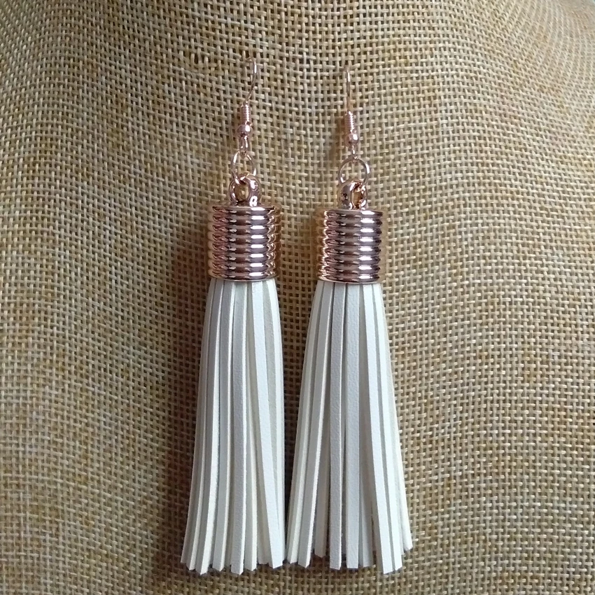 Новые модные висячие серьги 10 см из искусственной кожи с кисточками розовые