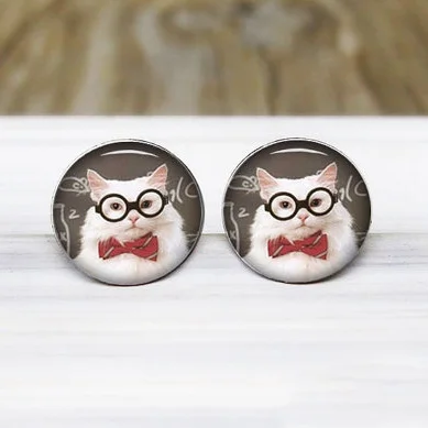 Серьги гвоздики с кошачьим котом мемом бижутерия со стеклянными кабошонами