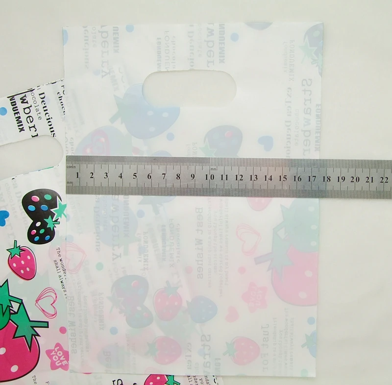 

20Pcs/Lot mix color strawberry letters bags 17.5cm*24cm PE