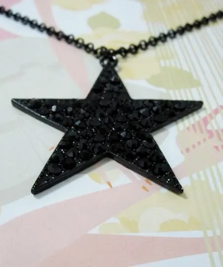 Новое поступление 2013 бесплатная доставка черная цепочка Стразы с пятиконечной