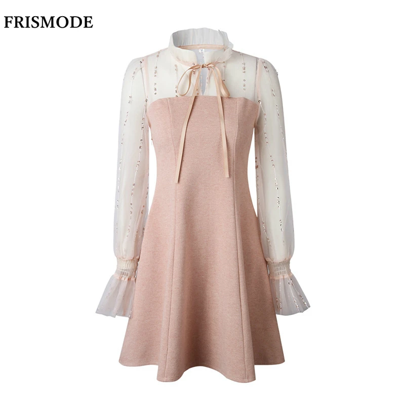 Мини платье со стоячим воротником и длинными расклешенными рукавами из смесовой