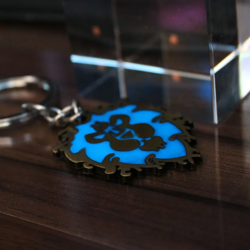 ZHIZ World of Warcraft WOW keychain Alliance Horde Key chain keyring GLOW in the DARK Pendants boys Gift