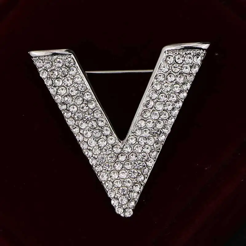 Silver Мода Темперамент V Броши с буквами Полный Стразы высококлассные женские булавки вечерние Брошь для женщин - Окраска металла: Silver