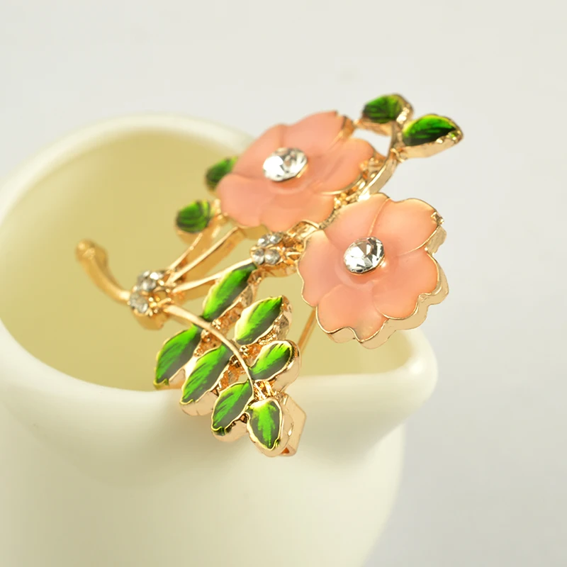 Женская эмалированная бутоньерка MZC зеленая брошь со стилизованными листьями в