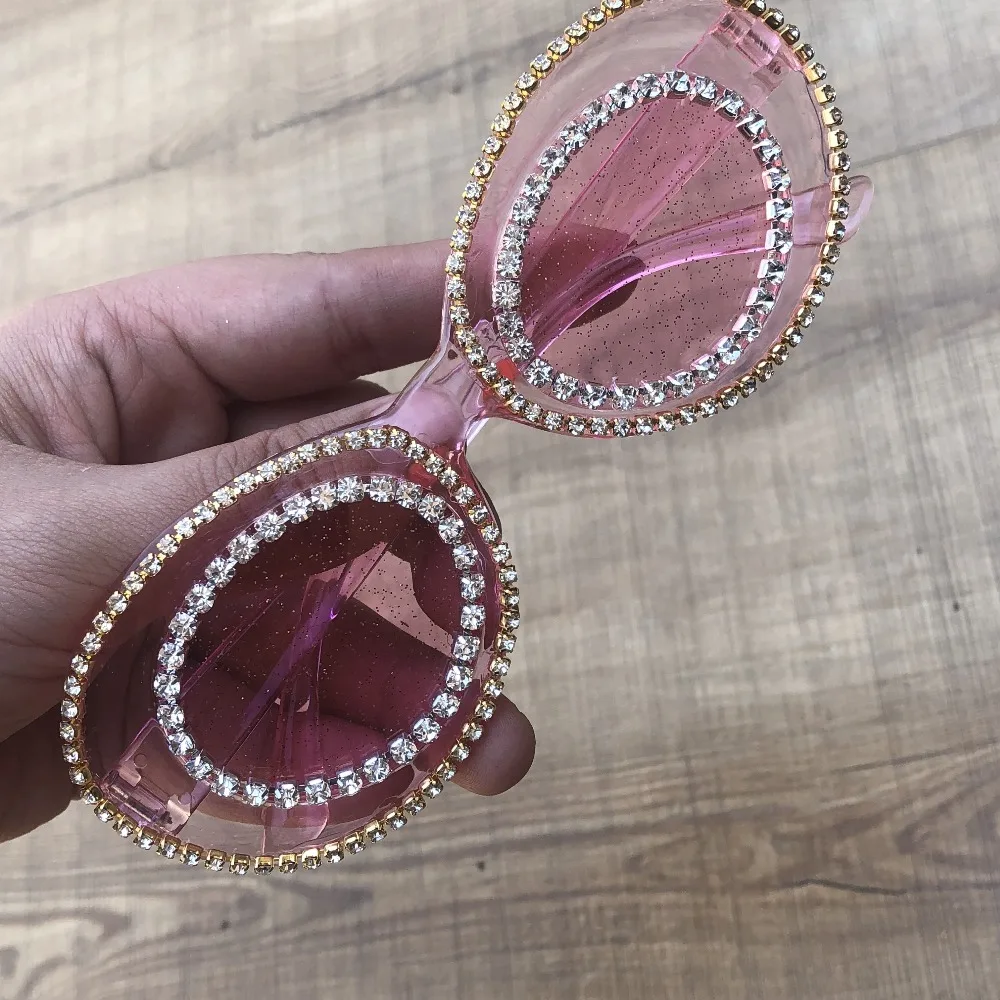 Солнцезащитные очки M90 розовые Овальные женские со стразами желтые линзы UV400