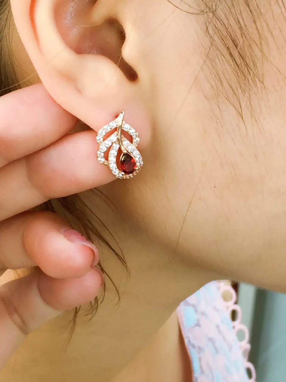 Женские серьги гвоздики из серебра 925 пробы с натуральным красным гранатом|stud