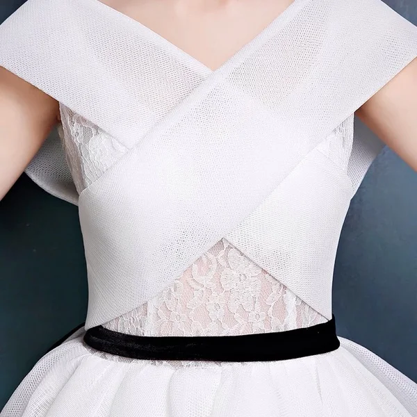 Настоящее изображение белое кружевное винтажное бальное платье с оборками