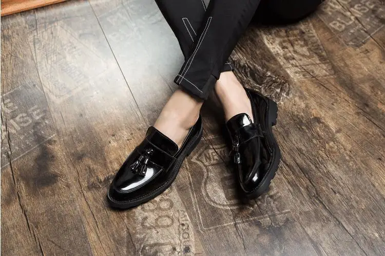 Новинка 2018 мужские туфли оксфорды однотонные черные с кисточками повседневные