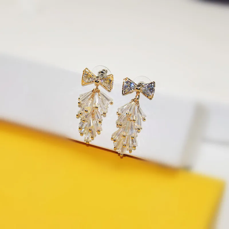 Женские серьги с кисточками и кристаллами Ajojewel бантом из циркония розового