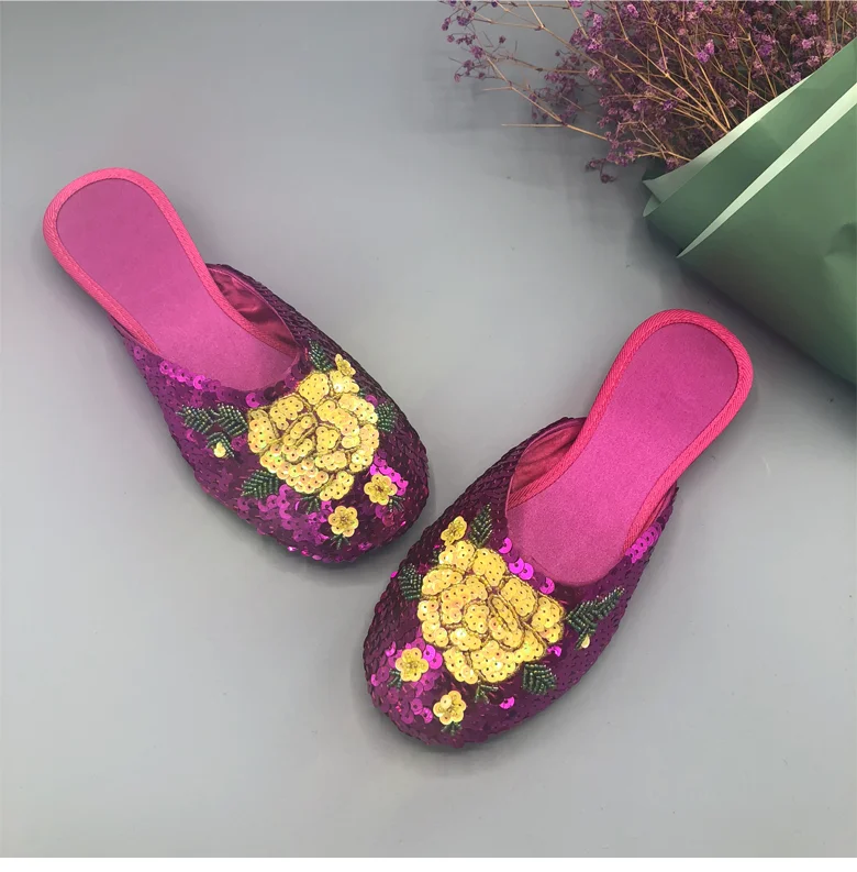Comfortable Slippers Summer Vintage Ethnic Embroidered Slippers Satin Sequins Flat with Beef Feathers Home Women's Slippers