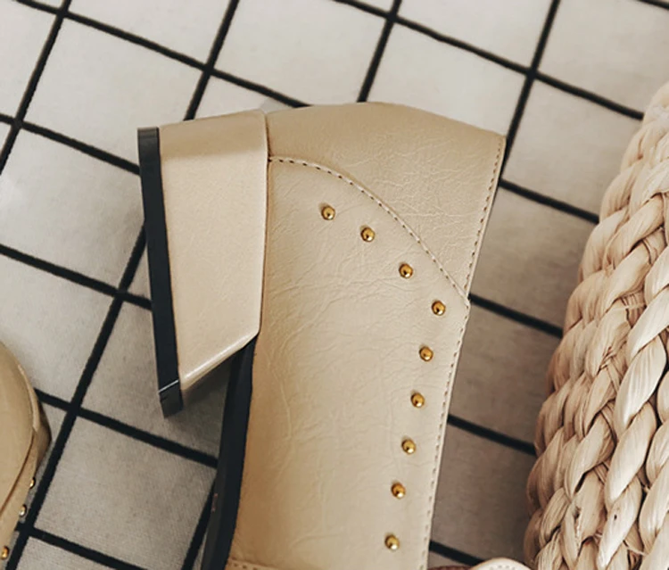 Грубые тонкие туфли в стиле ретро женские кожаные с металлической пряжкой и