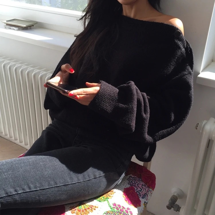 WHITNEY WANG 2018 осенне-зимний модный сексуальный свитер с асимметричными пуговицами