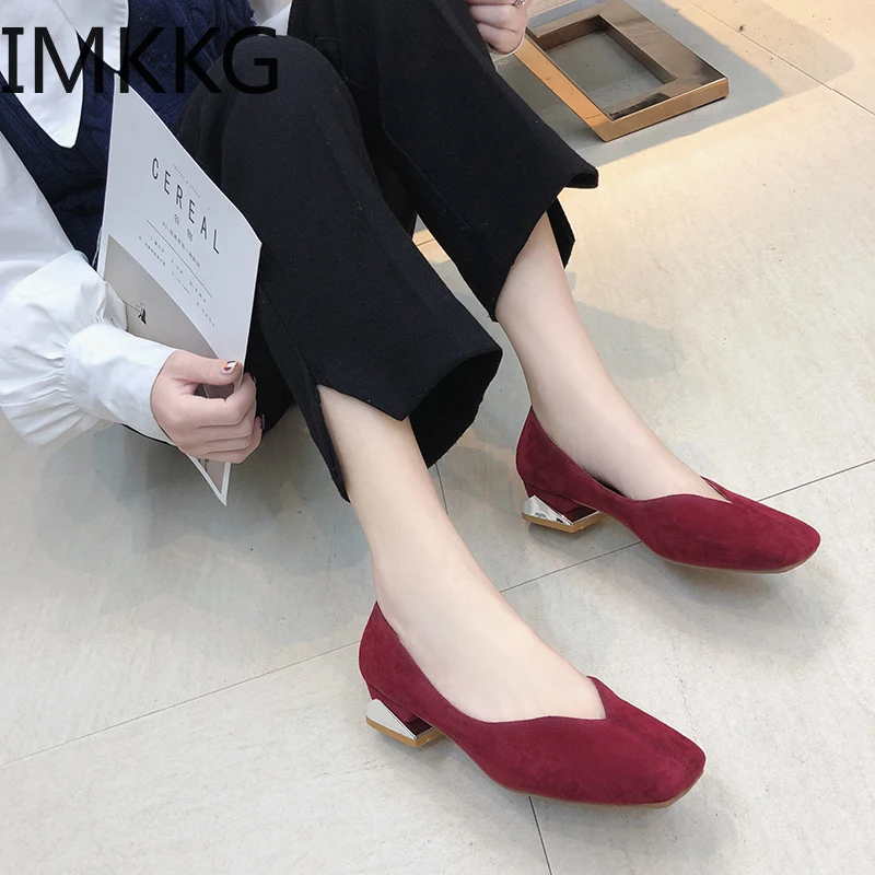 Классические женские туфли лодочки с закрытым носком без шнуровки на квадратном