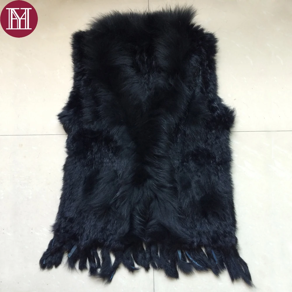 Зимний жилет из натурального кроличьего меха с воротником енота белая