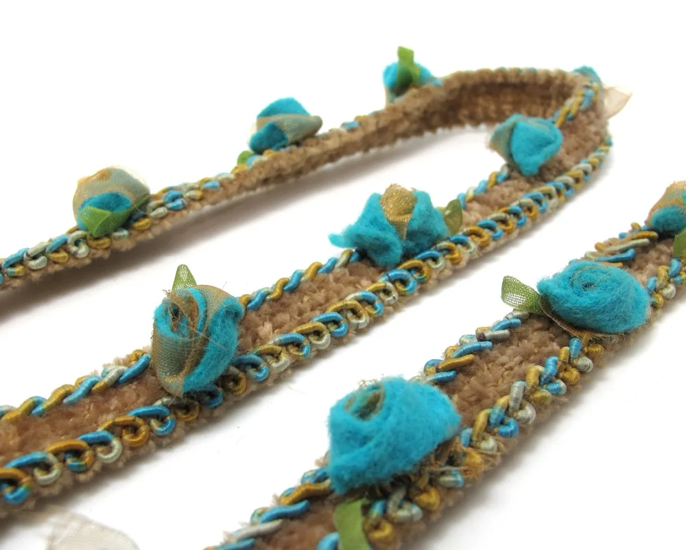 Фетровые цветы 16 мм с петлей из зеленых листов Прошитые на тканую ленту вышивкой