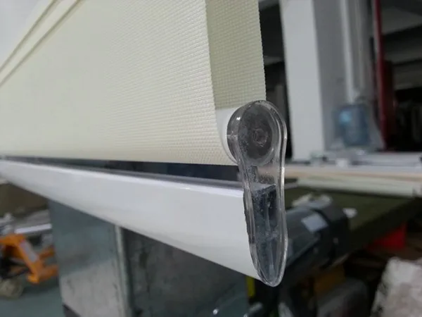 Выполненные на заказ полупрозрачные жалюзи Зебра в бежевом цвете Популярные