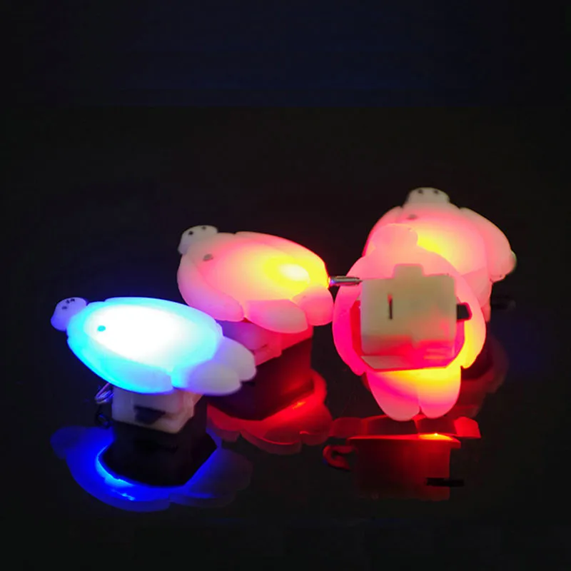75 шт. белый супер герой брошь игрушки светодиодные лампы Baymax подарок для детей