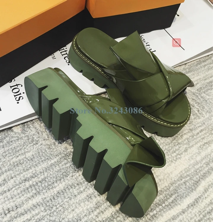 Сандалии женские из лакированной кожи плоская подошва бант однотонные без