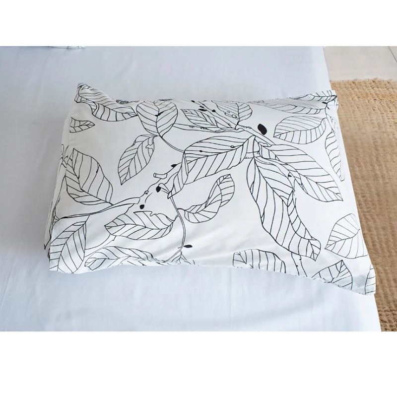Белые постельные принадлежности с изображением листьев набор пододеяльников