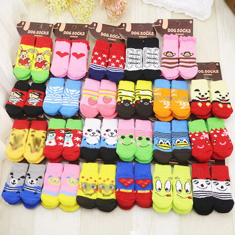 The new 4 pcs / lot = 1 sets Cartoon Socks for dog safe Pet Dog Doggy Shoes Lovely Soft Warm Knitted dogs |