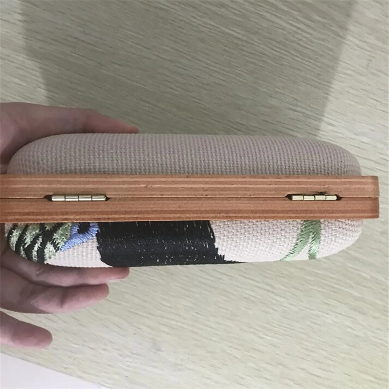 Parrot embroidery Design Messenger Bag Fashion Wood Style Women's Party Clutch Bag Chains Purse Ladies Mini Shoulder Bag Flap