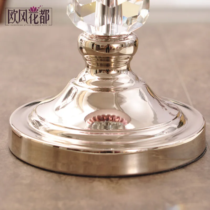 

European luxury crystal lamp simple living room bedroom bedside lamp Princess Wedding decoration lamp study