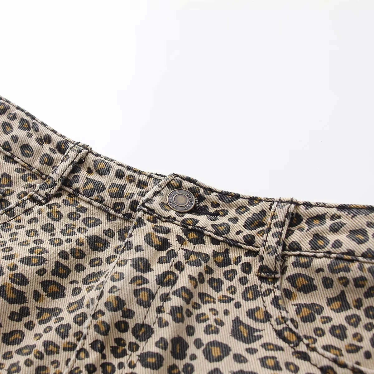 Женская джинсовая юбка с леопардовым принтом подходит вам как раз мини-юбка |