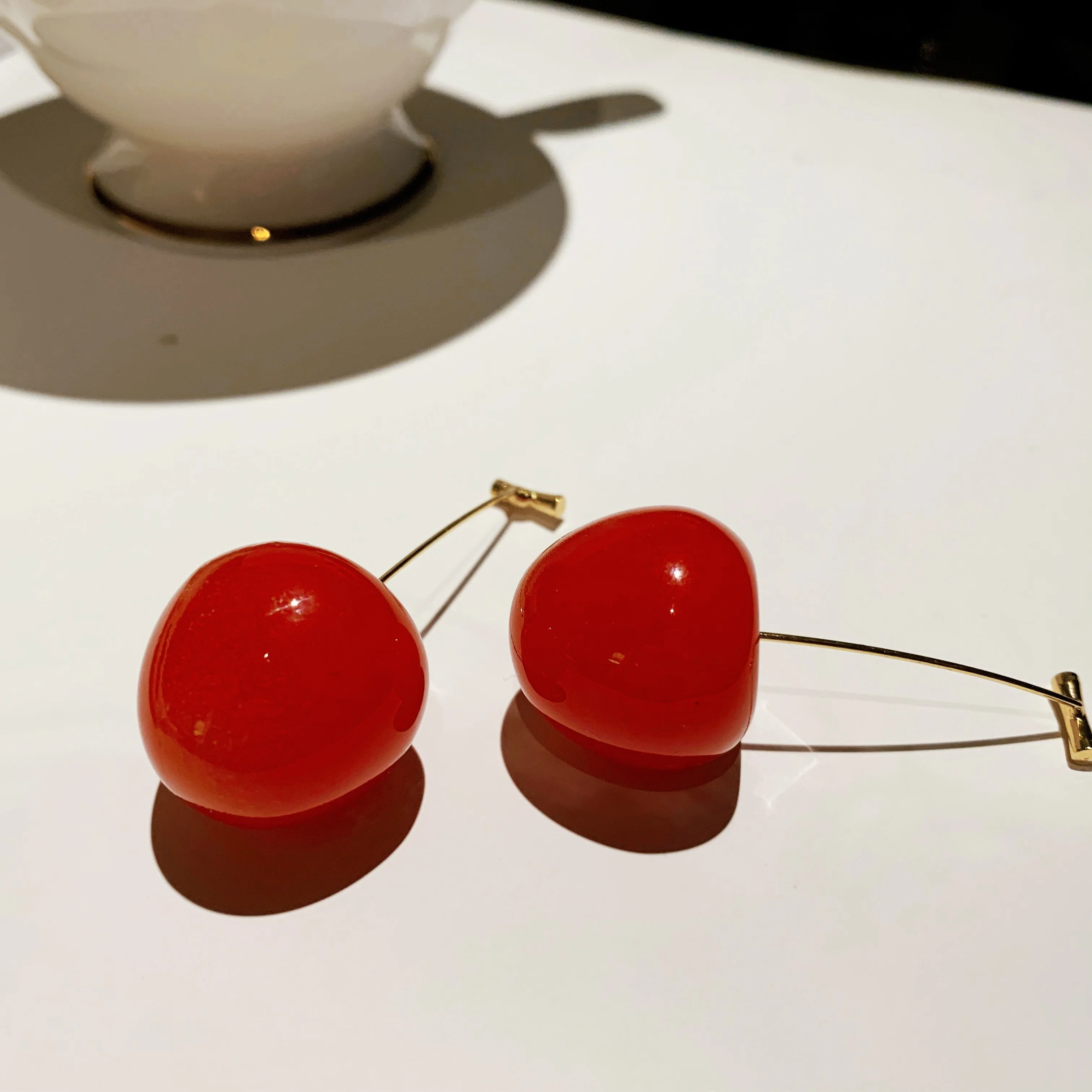 Женские серьги Neatear милые круглые из смолы с красными вишнями и фруктами