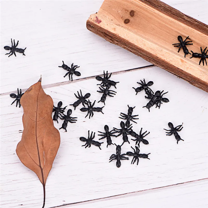 

50 pcs Halloween Decorative Novelty Funny Joke Prank Realistic Props Spiders 2cm Small Black Plastic Fake Spider Toys